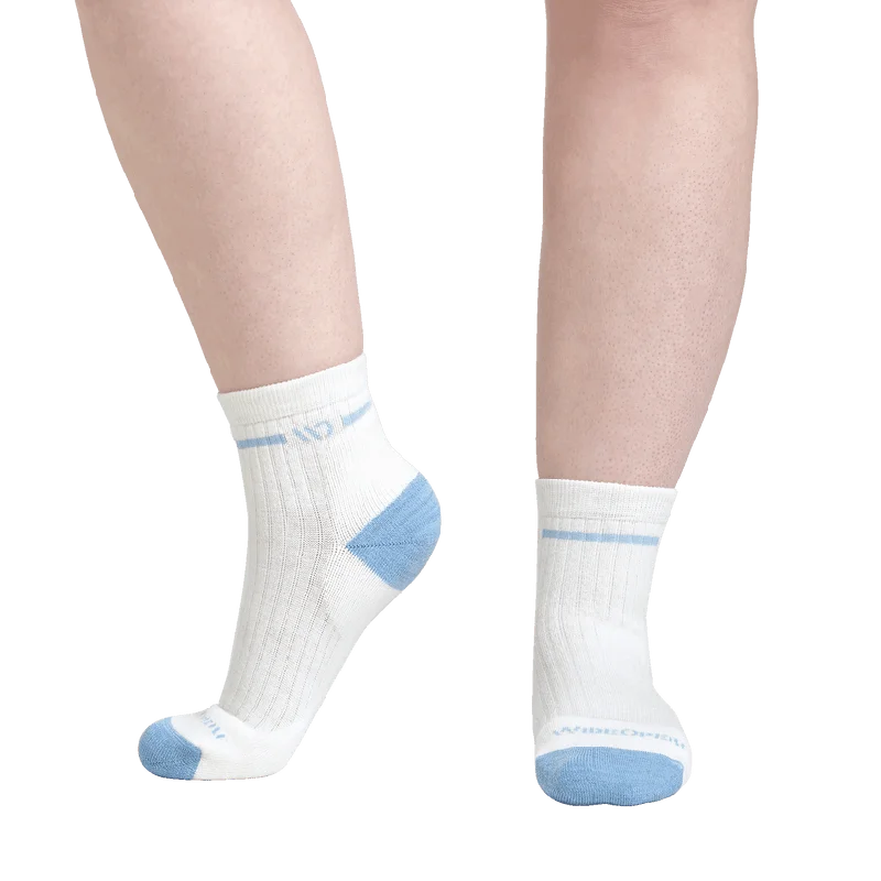 9501 Women's Single Stripe Cushioned Quarter Socks by Wide Open